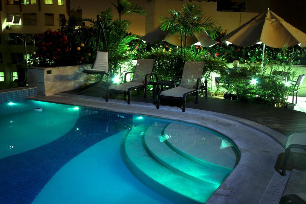 Hotel Atlantico Tower Rio de Janeiro Eksteriør billede A swimming pool with a swimming pool light