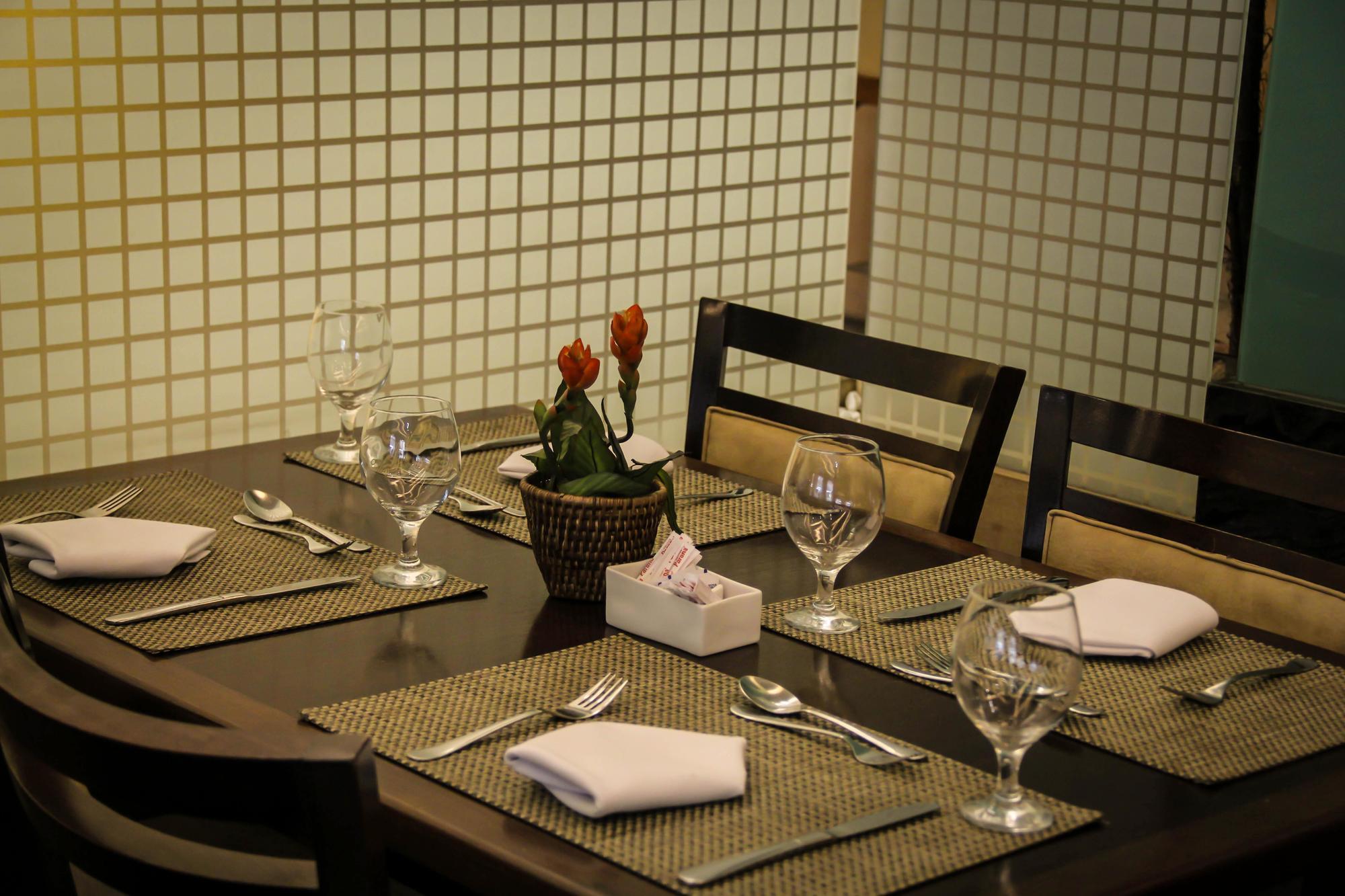 Hotel Atlantico Tower Rio de Janeiro Eksteriør billede A table set for a meal at a restaurant